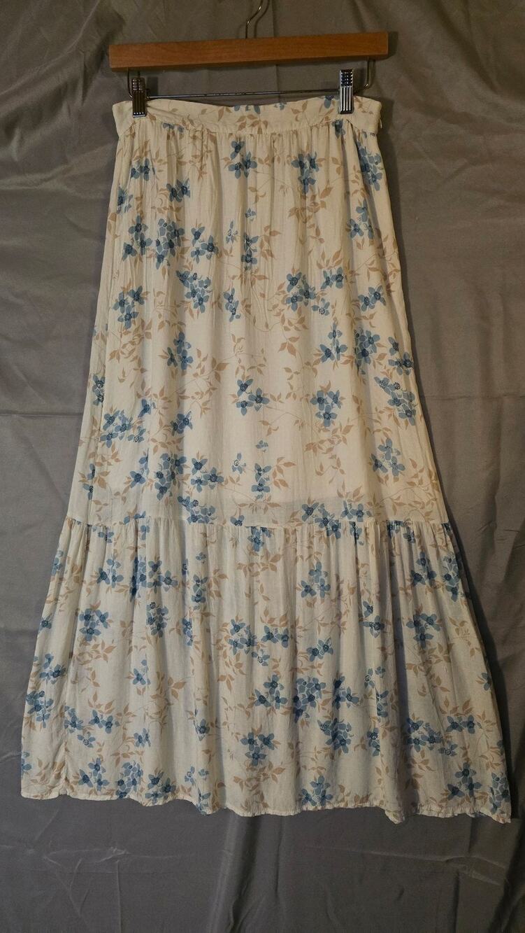 Honey Punch Skirt Womens Medium White Blue Floral Tiered Maxi Lined Boho Fairy